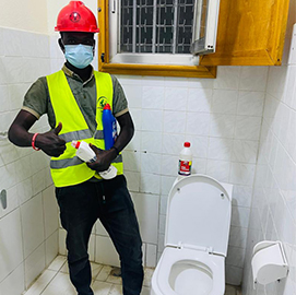 Nettoyage de salle de bain avec JMC Company